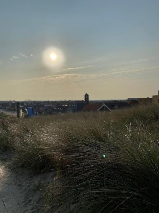Strandhuisje Freek, 900 M Van Zee En Strand Каллантсог Экстерьер фото
